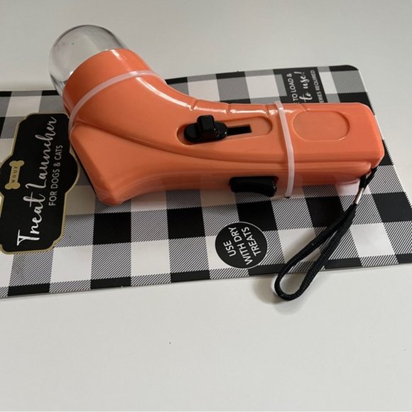 WOOF Treat Launcher for Dogs and Cats NWT - Picture 2 of 9